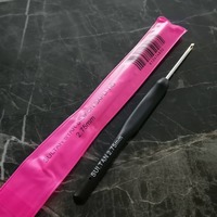 тонкий крючок для вязания с черной силиконовой ручкой и стальным наконечником | интернет магазин Сотворчество_0