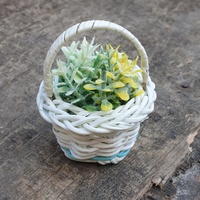 миниатюрная плетеная корзинка с цветами, белая | интернет магазин Сотворчество