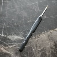 тонкий крючок для вязания с черной силиконовой ручкой и стальным наконечником | интернет магазин Сотворчество